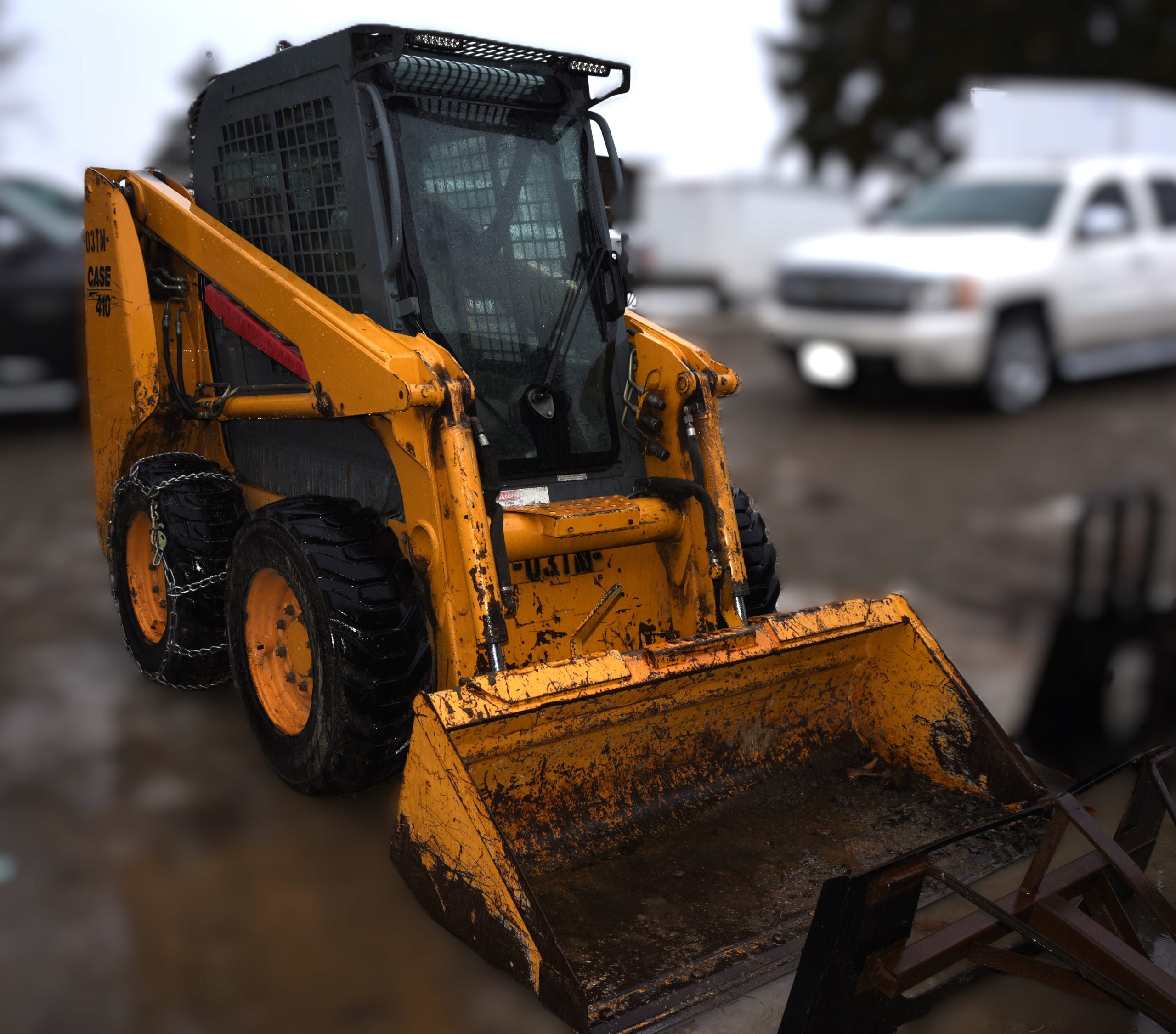 Case 410 Skid Steer With Bucket